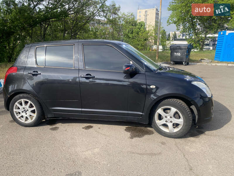 Хэтчбек Suzuki Swift 2007 в Киеве