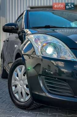 Хетчбек Suzuki Swift 2011 в 