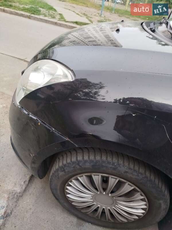 Хэтчбек Suzuki Swift 2006 в Киеве