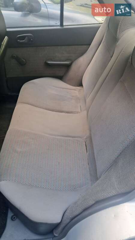 Седан Suzuki Swift 2003 в Славянске