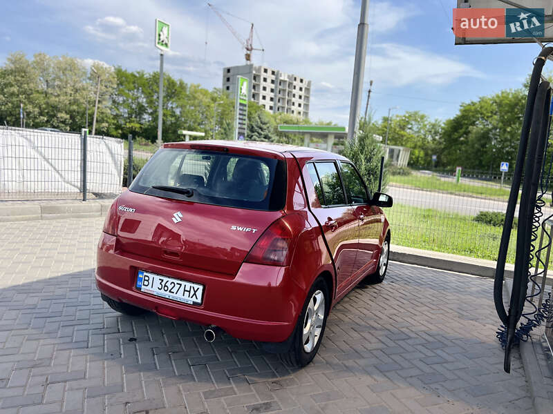 Хэтчбек Suzuki Swift 2005 в 