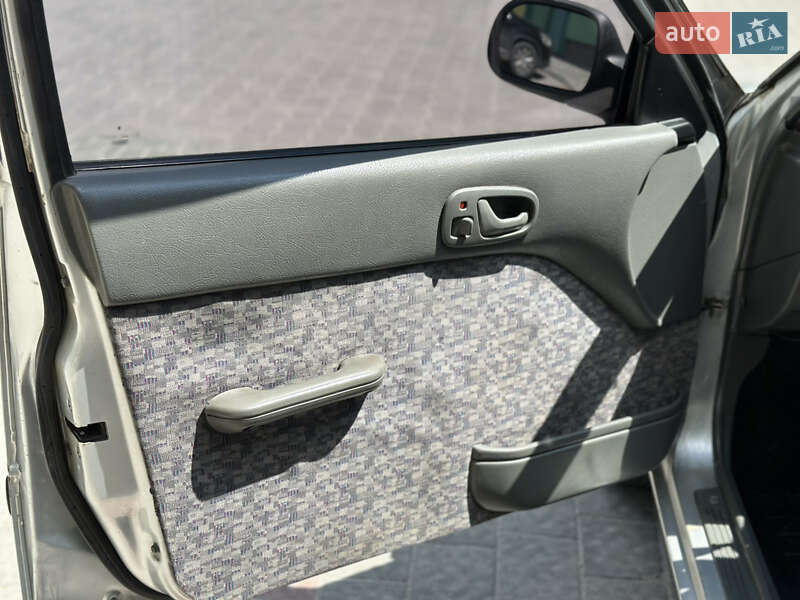 Седан Suzuki Swift 2003 в Тернополе