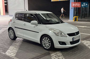 Хетчбек Suzuki Swift 2012 в 