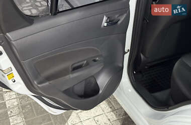 Хетчбек Suzuki Swift 2012 в 