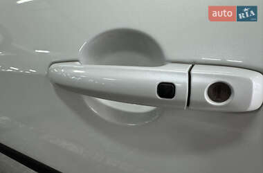 Хетчбек Suzuki Swift 2012 в 