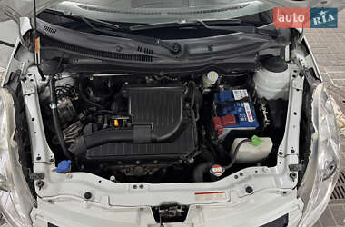 Хетчбек Suzuki Swift 2012 в 
