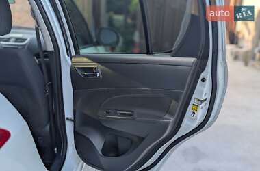 Хэтчбек Suzuki Swift 2013 в 