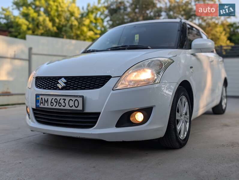 Хэтчбек Suzuki Swift 2013 в 