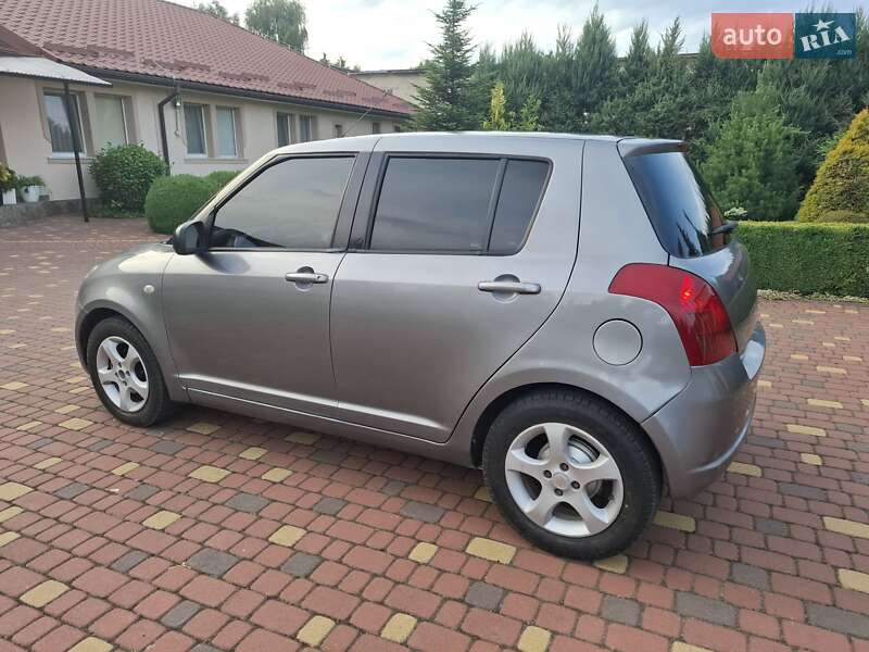 Хэтчбек Suzuki Swift 2007 в Нововолынске