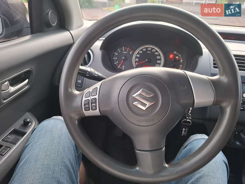 Хэтчбек Suzuki Swift 2007 в Нововолынске