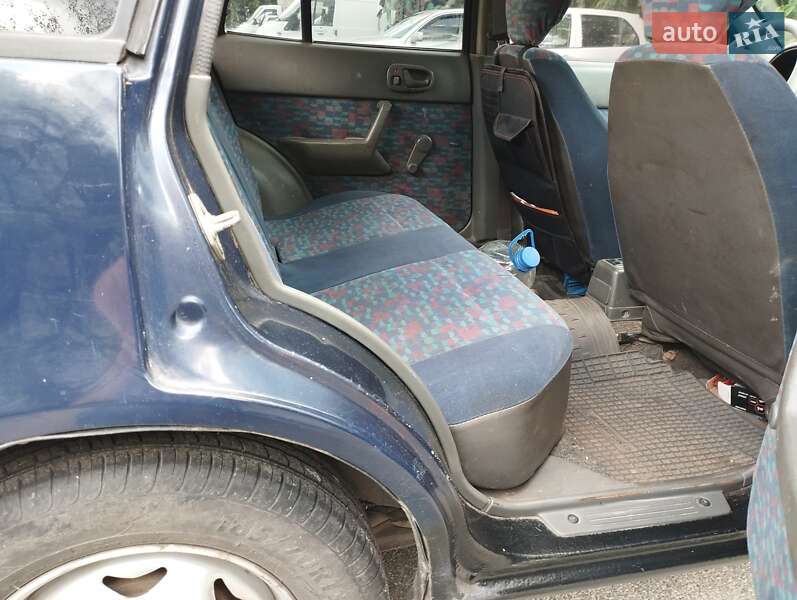 Хэтчбек Suzuki Swift 2000 в Киеве