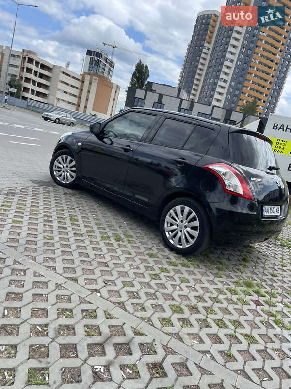 Хэтчбек Suzuki Swift 2012 в Киеве