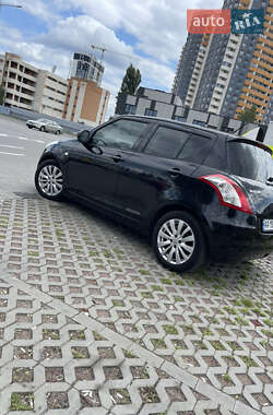 Хэтчбек Suzuki Swift 2012 в 
