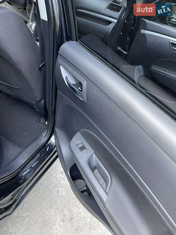 Хэтчбек Suzuki Swift 2012 в Киеве