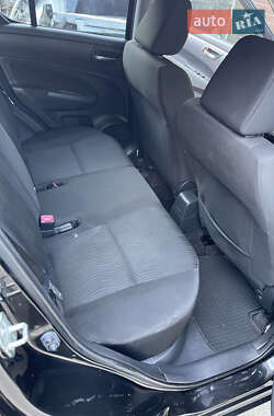 Хэтчбек Suzuki Swift 2012 в 