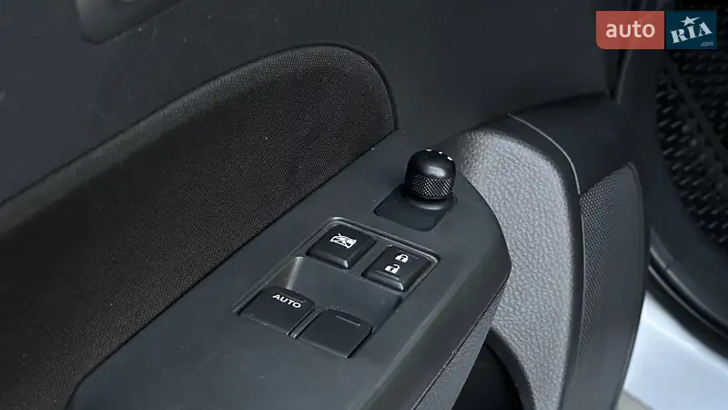 Хэтчбек Suzuki Swift 2011 в 