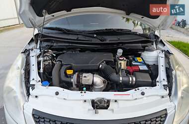 Хэтчбек Suzuki Swift 2013 в 