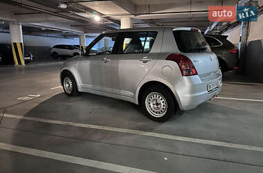 Хэтчбек Suzuki Swift 2010 в 