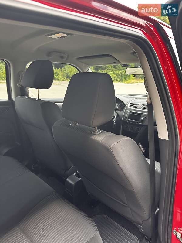 Хетчбек Suzuki Swift 2011 в Дніпрі