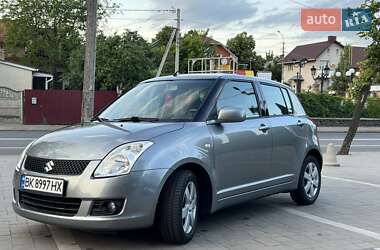 Хэтчбек Suzuki Swift 2010 в 