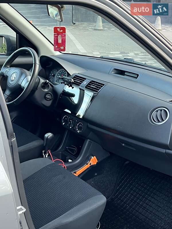 Хэтчбек Suzuki Swift 2010 в Ровно