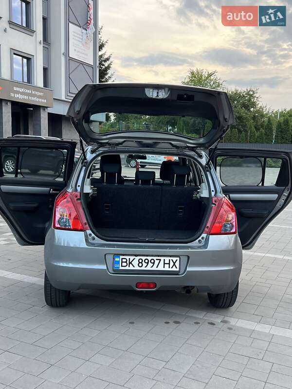 Хэтчбек Suzuki Swift 2010 в Ровно