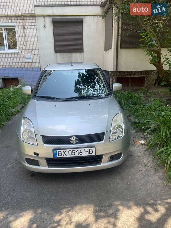 Хетчбек Suzuki Swift 2005 в 