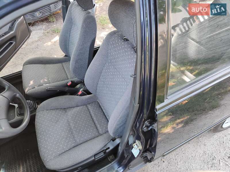 Седан Suzuki Swift 1993 в Полтаві