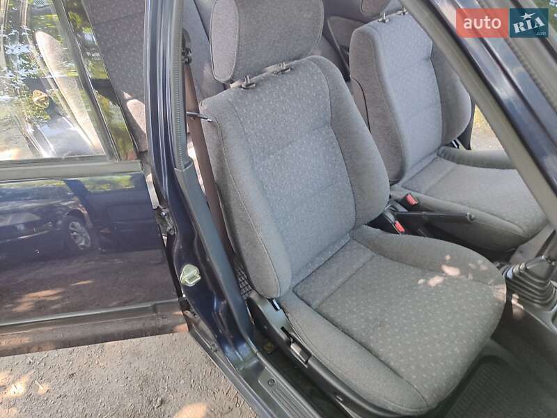 Седан Suzuki Swift 1993 в Полтаві