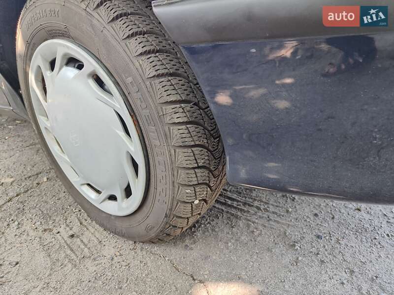 Седан Suzuki Swift 1993 в Полтаві