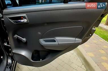 Хэтчбек Suzuki Swift 2012 в 