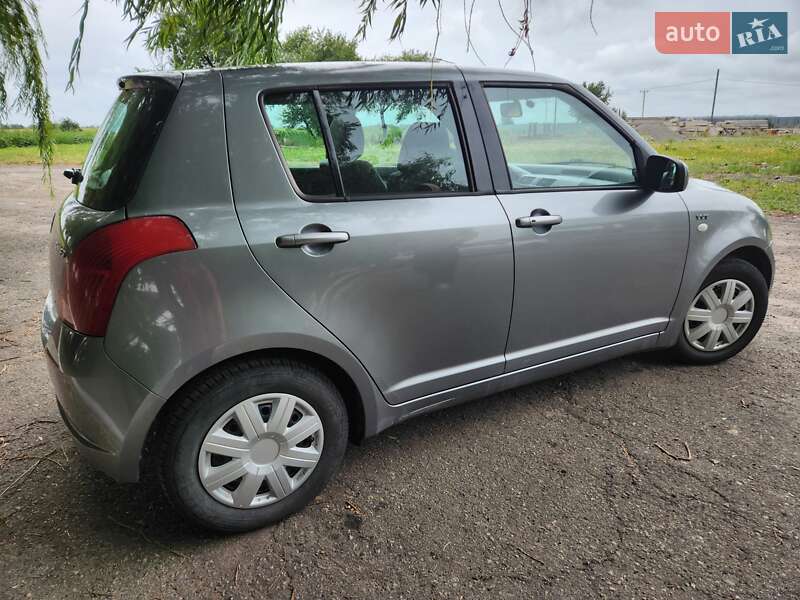 Хетчбек Suzuki Swift 2005 в Монастирищеві