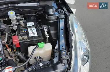 Хэтчбек Suzuki Swift 2012 в 