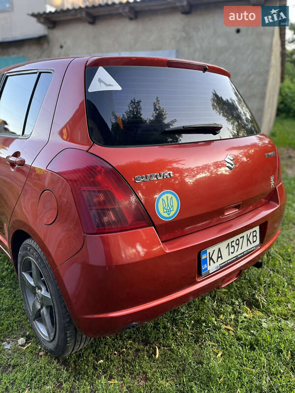 Хетчбек Suzuki Swift 2007 в Новгород-Сіверському
