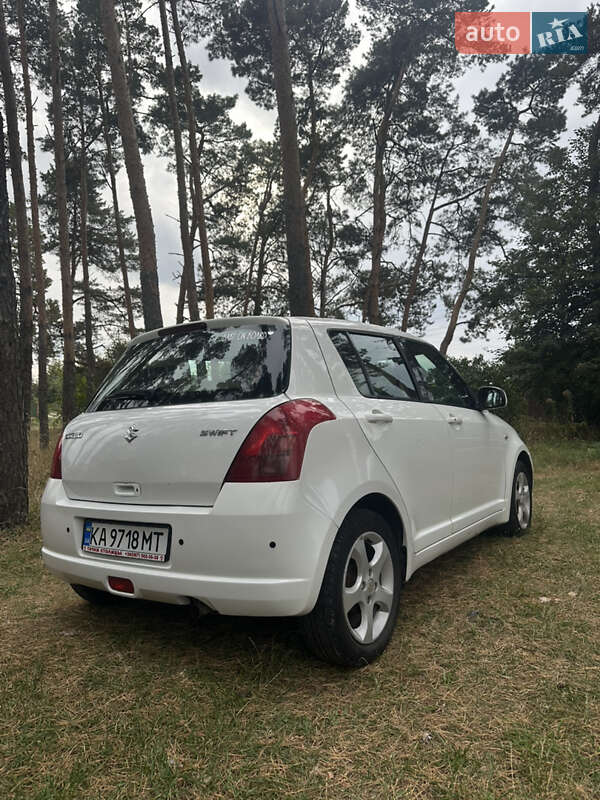 Хэтчбек Suzuki Swift 2008 в Киеве