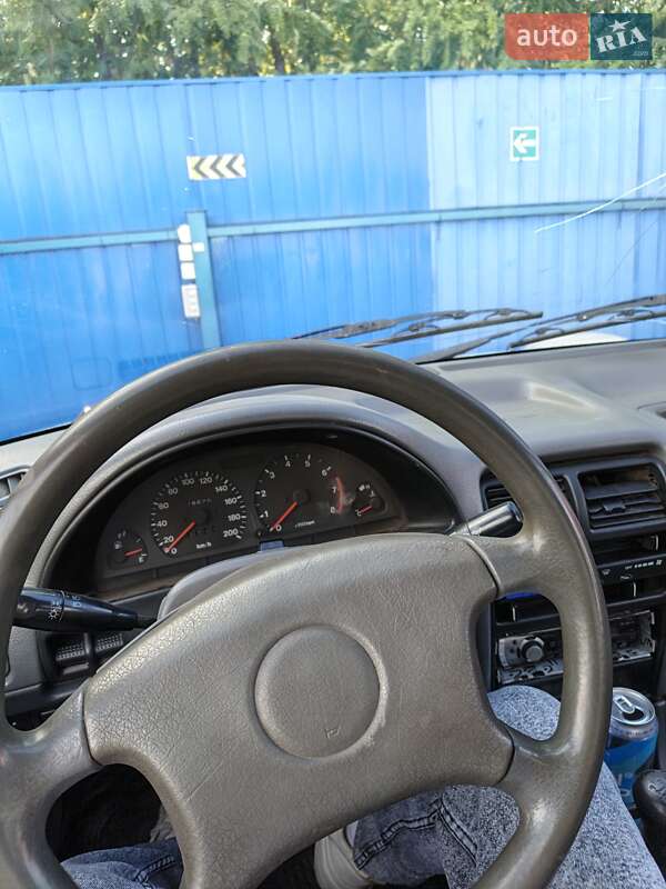 Седан Suzuki Swift 2002 в Гадячі