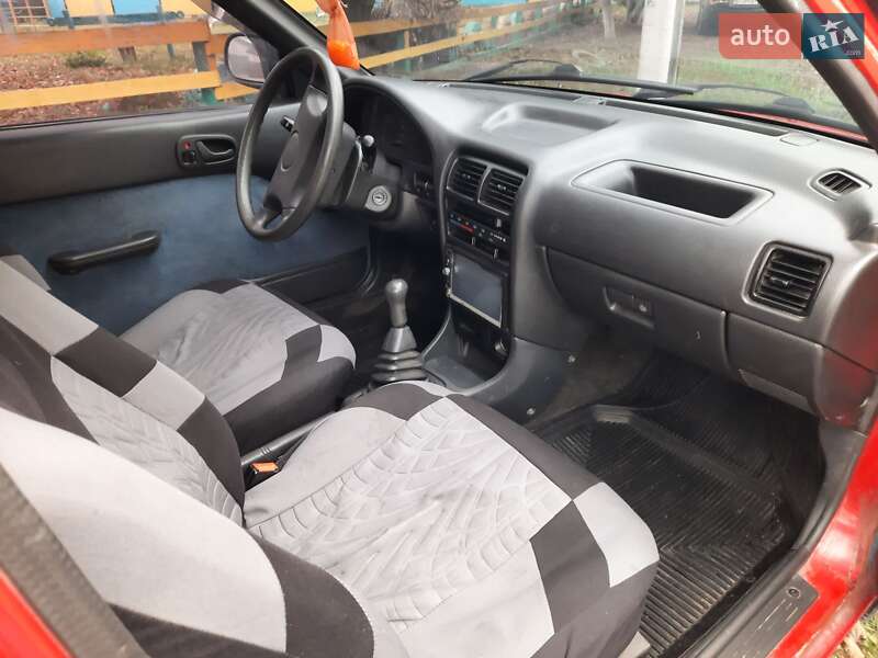 Седан Suzuki Swift 1998 в Лубнах