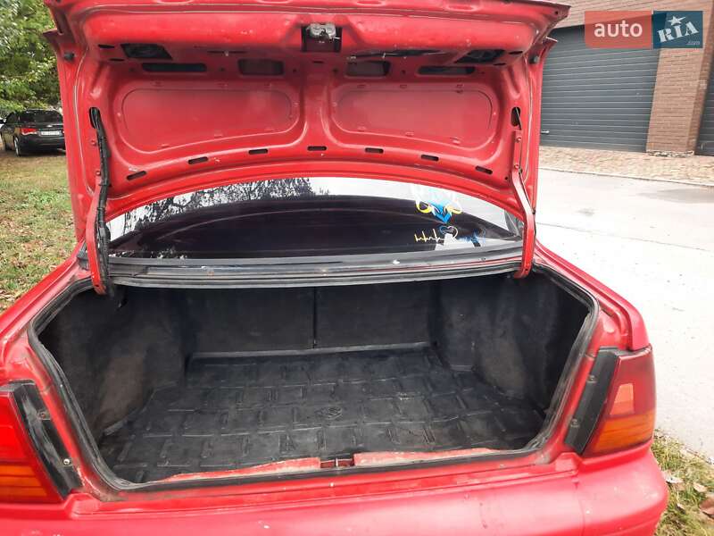 Седан Suzuki Swift 1998 в Лубнах