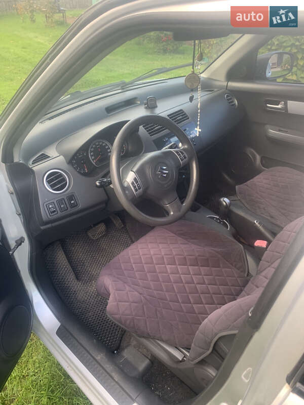 Хэтчбек Suzuki Swift 2005 в Дрогобыче