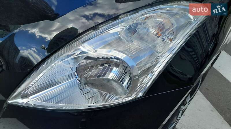 Хэтчбек Suzuki Swift 2012 в Броварах