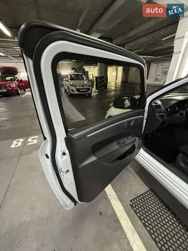 Хэтчбек Suzuki Swift 2014 в Киеве фото 12 Хэтчбек Suzuki Swift 2014 в Киеве