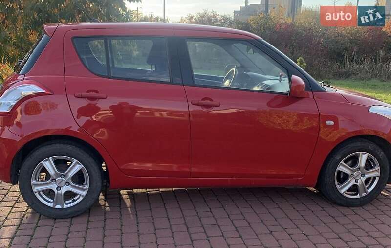 Хетчбек Suzuki Swift 2016 в Ужгороді фото 2 Хетчбек Suzuki Swift 2016 в Ужгороді