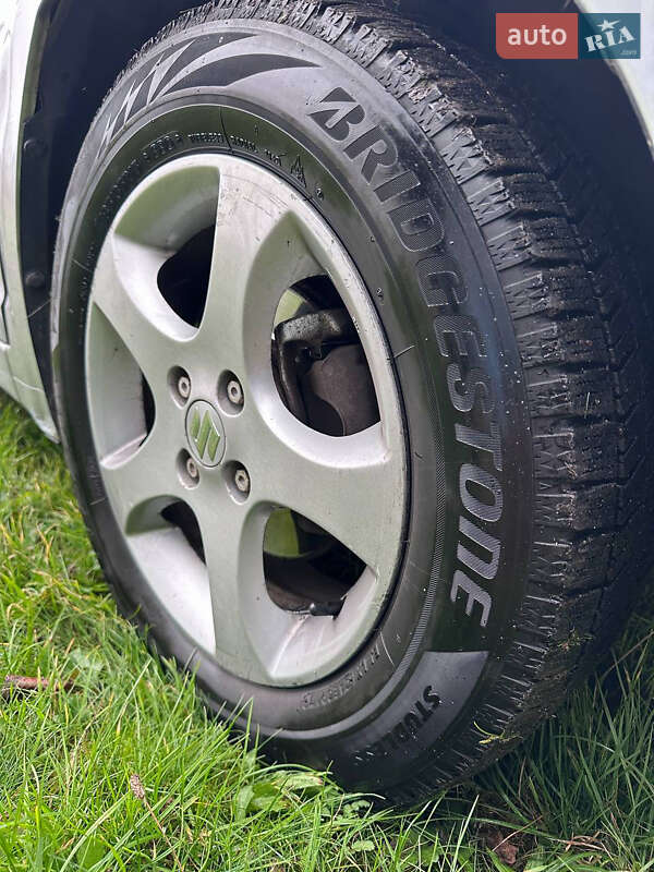 Хэтчбек Suzuki Swift 2006 в Киеве