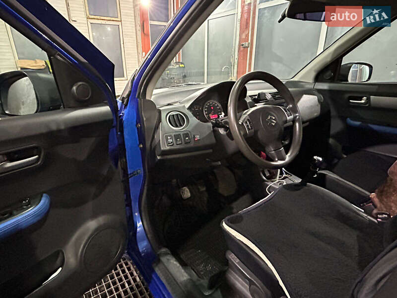 Хэтчбек Suzuki Swift 2005 в Кропивницком фото Хэтчбек Suzuki Swift 2005 в Кропивницком