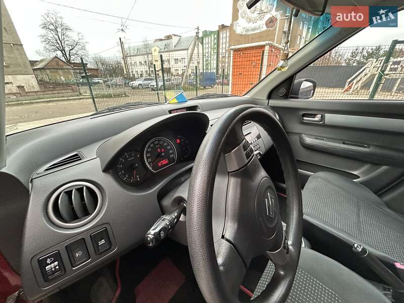 Хэтчбек Suzuki Swift 2005 в Ивано-Франковске фото 17 Хэтчбек Suzuki Swift 2005 в Ивано-Франковске