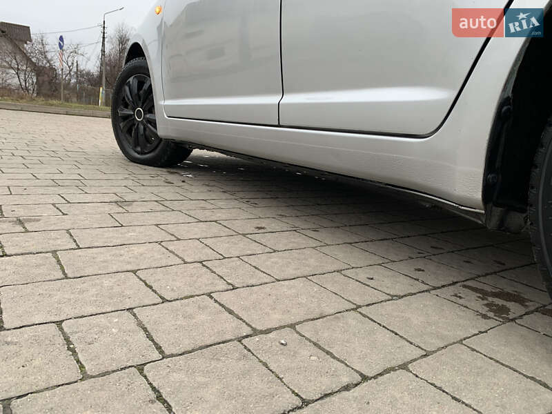 Хэтчбек Suzuki Swift 2005 в Дрогобыче фото 10 Хэтчбек Suzuki Swift 2005 в Дрогобыче