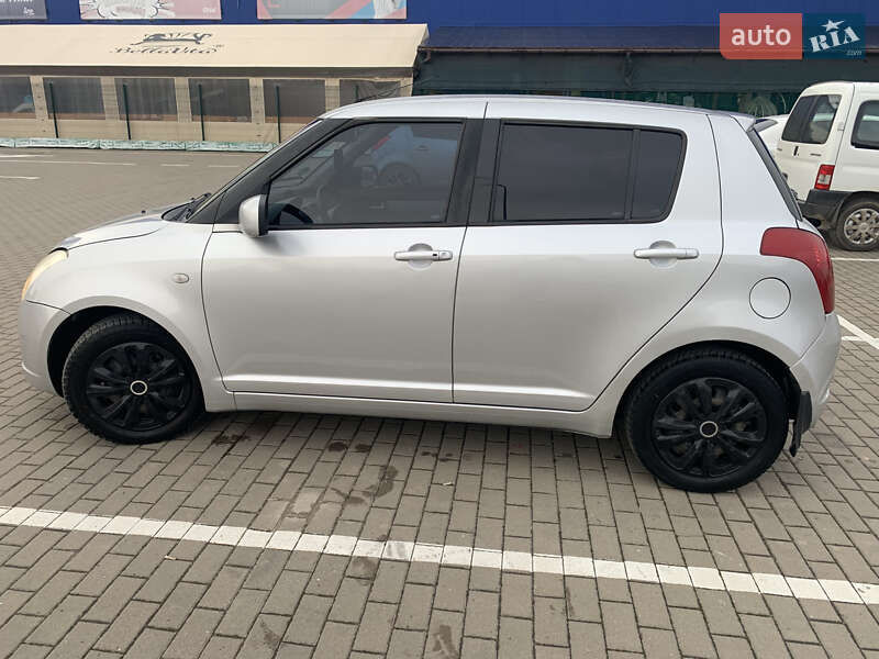 Хэтчбек Suzuki Swift 2005 в Дрогобыче