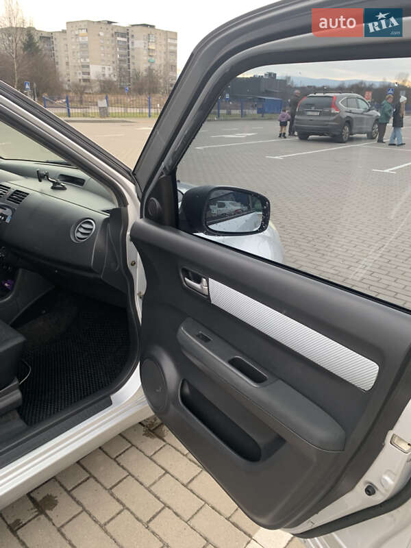 Хэтчбек Suzuki Swift 2005 в Дрогобыче