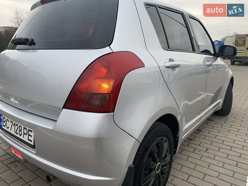 Хэтчбек Suzuki Swift 2005 в Дрогобыче