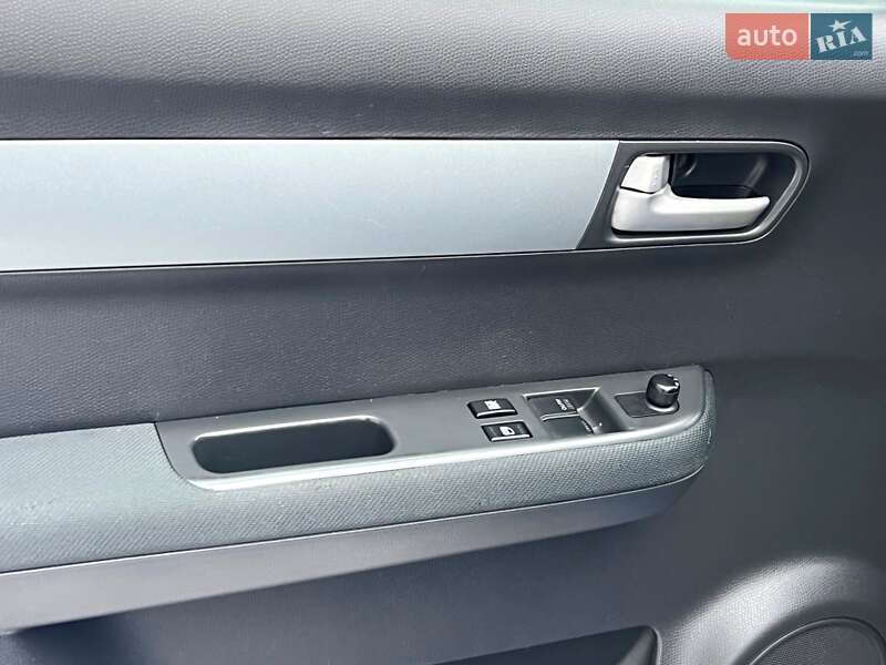 Хетчбек Suzuki Swift 2006 в Києві